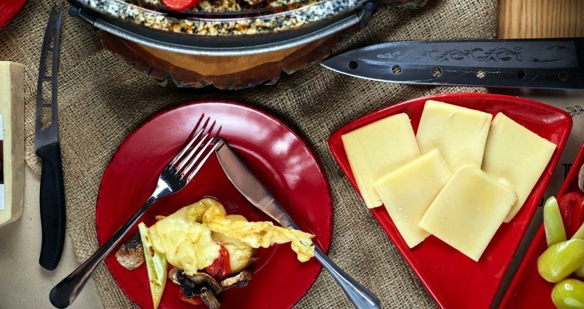 Saison-Tipp: Bio-Raclette von der regionalen Bergkäserei